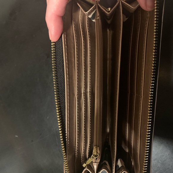 NWOT Anne Klein wallet - Picture 2 of 2